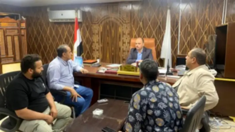 نائب محافظ الوادي الجديد يتفقد مركزي الداخلة والفرافرة لمتابعة الخدمات
