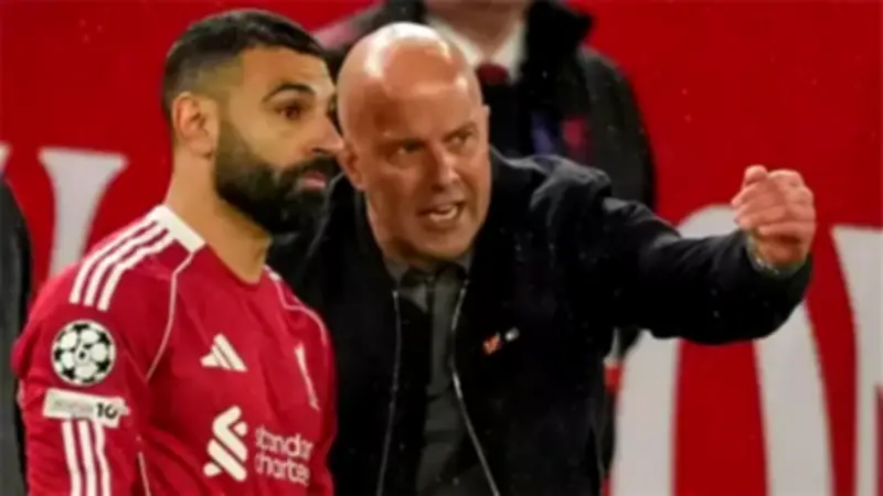 سلوت يتصرف بغرابة مع محمد صلاح في مباراة أستون فيلا لأول مرة