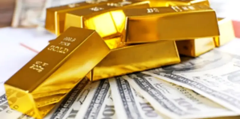 الذهب يفقد بريقه في ختام الأسبوع والدولار يضغط بقوة على المعدن النفيس
