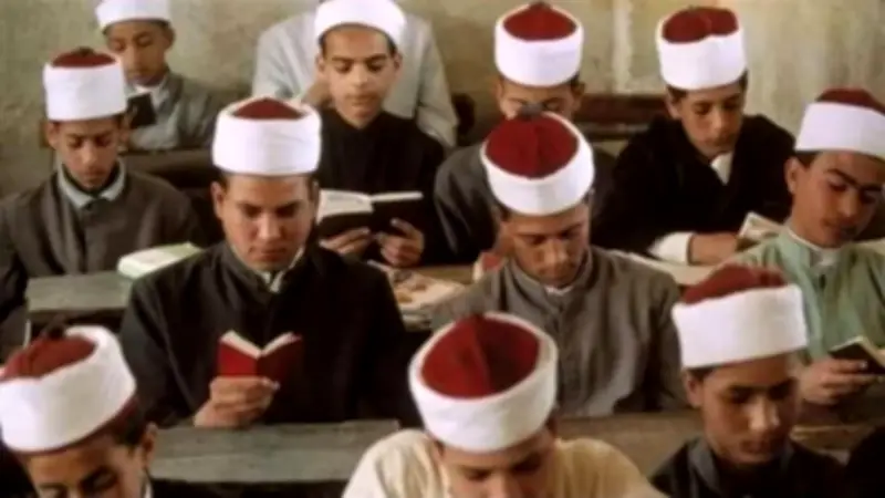 طلاب الأزهر يؤدون امتحانات اللغة العربية والقرآن الكريم والخط اليوم