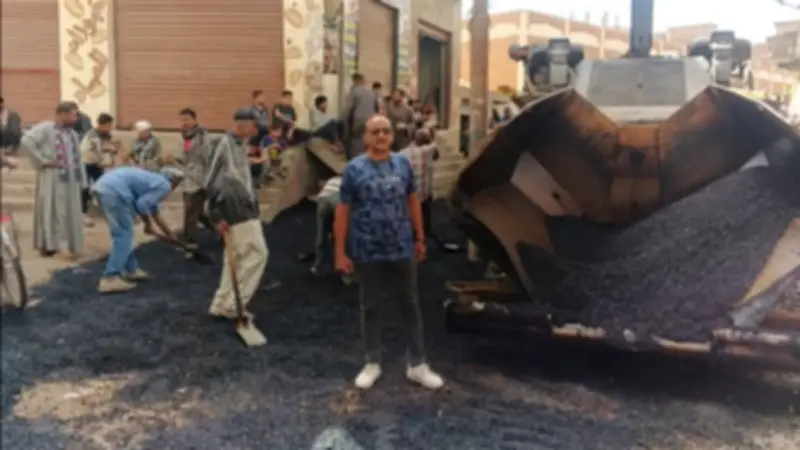 محافظ أسيوط يتابع رصف شارع محمود أبو حسين بمنفلوط ضمن خطة التطوير