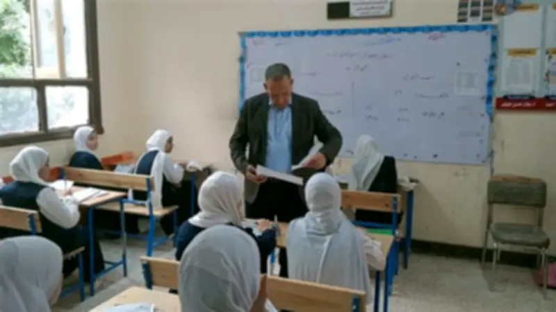 وكيل تعليم أسيوط يتفقد لجان امتحانات صفوف النقل ويطمئن على سيرها