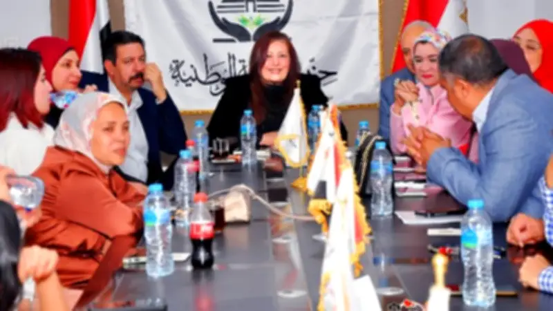 النائبة إليزابيث شاكر تقود حوارًا مع أهالي أسيوط لبحث الملفات الخدمية