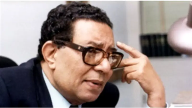 أحمد بهاء الدين يرد على محرم كمال: النفاق وزيادة النسل ليست صفات فرعونية