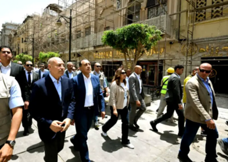 رئيس الوزراء يتفقد مشروع تحسين الصورة البصرية بوسط البلد