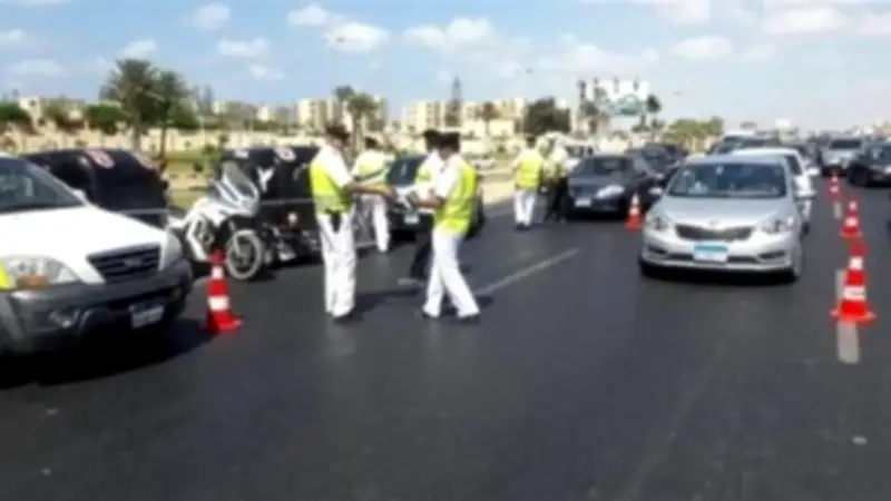 إعادة الحركة المرورية لطبيعتها على الطريق الزراعي بعد انقلاب سيارة محملة بالزلط