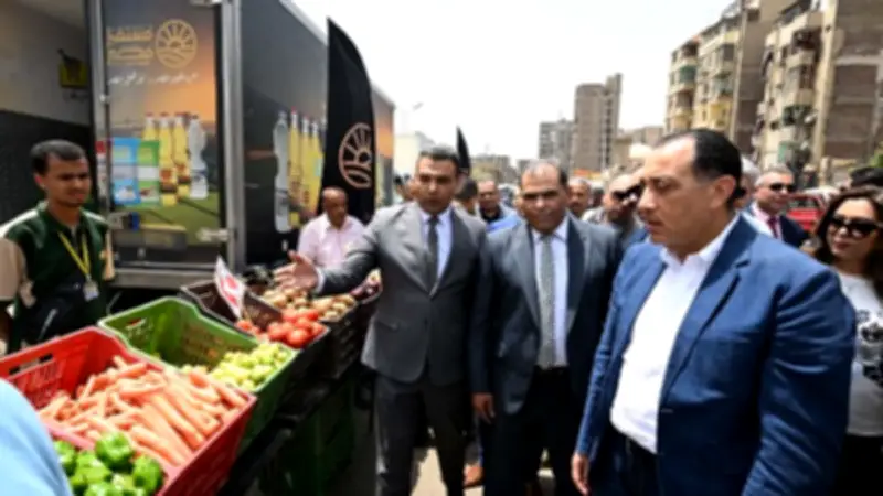 رئيس الوزراء يتفقد معرض أهلًا بالعيد في الجمالية ويؤكد توفير السلع بأسعار مخفضة
