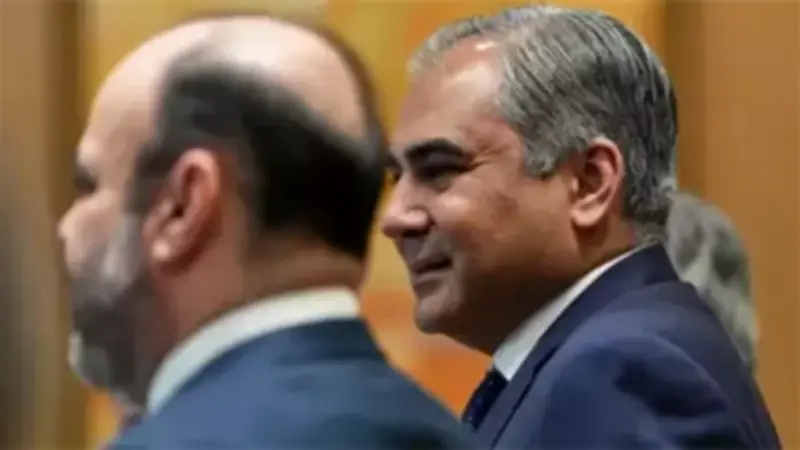 وزير الداخلية الباكستاني يزور إيران سراً للقاء مسؤولين كبار