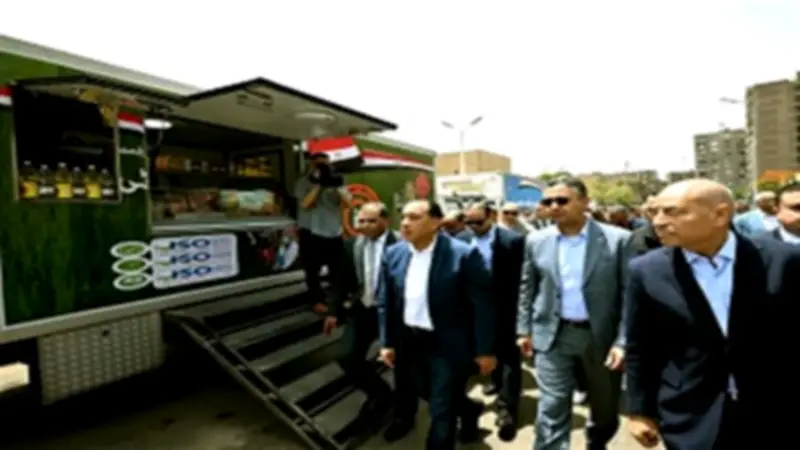 رئيس الوزراء يتفقد معرض أهلا بالعيد بالجمالية ويؤكد توفير السلع بأسعار مخفضة