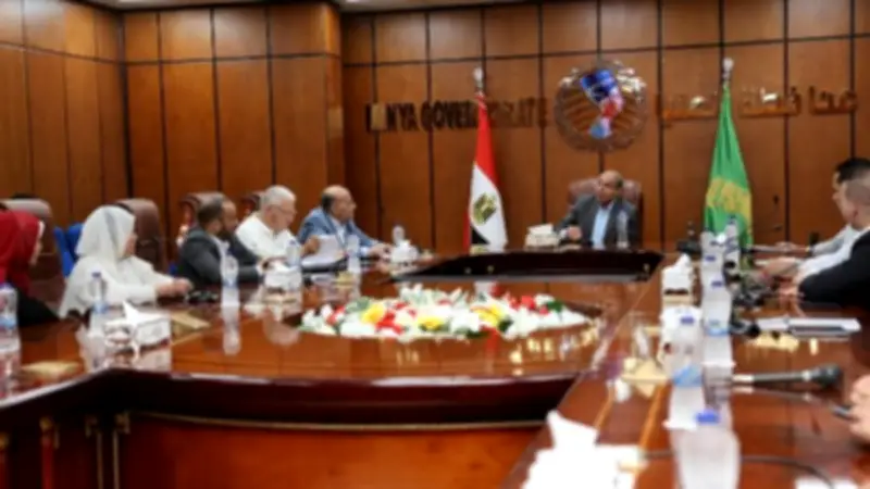 محافظ المنيا يبحث مع النواب مطالب المعلمين المتعاقدين والتثبيت