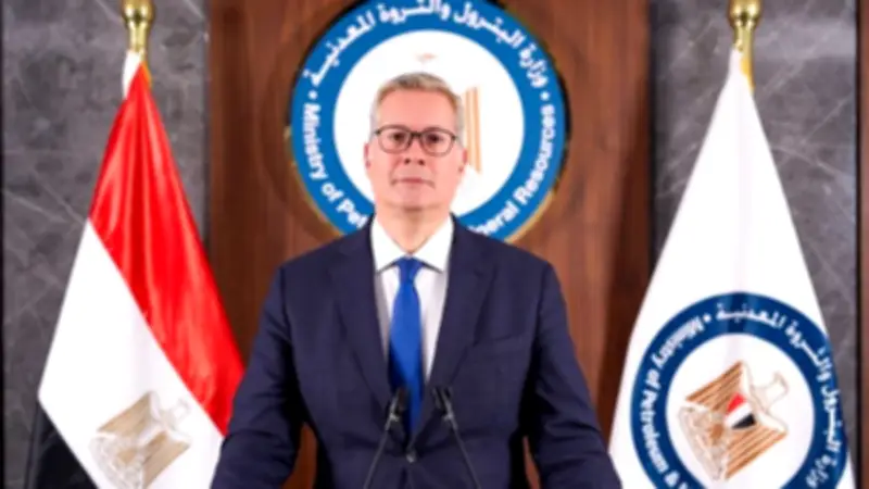 وزير البترول يصدر حركة تكليفات وتنقلات جديدة لدعم المواقع القيادية