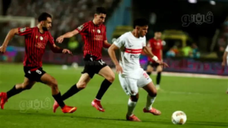 روح رياضية عالية.. لاعبو اتحاد العاصمة يواسون الزمالك بعد خسارة الكونفدرالية