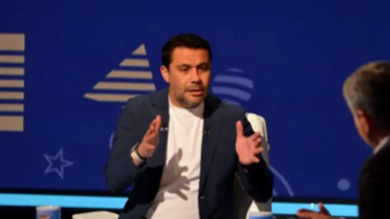 أحمد حسن يشيد بجماهير الزمالك: تيفو عالمي ومعتمد جمال قدم كل ما لديه