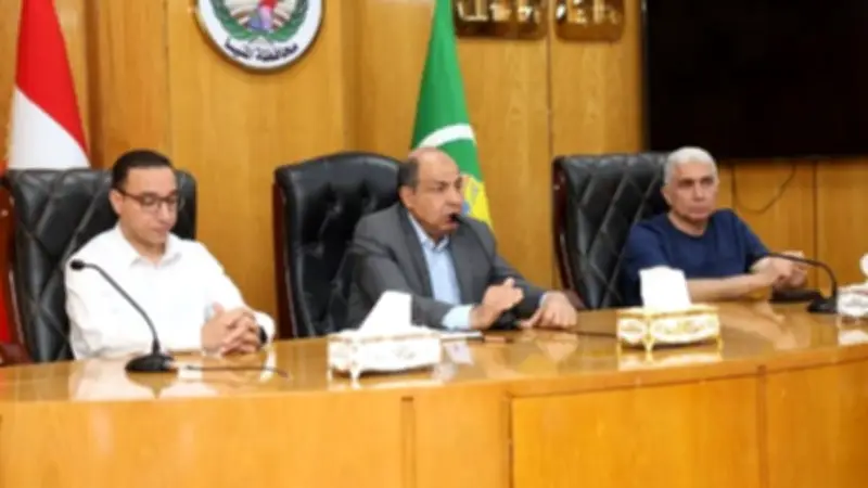 محافظ المنيا يعقد اجتماعًا لتطوير الأداء والاستعداد لعيد الأضحى