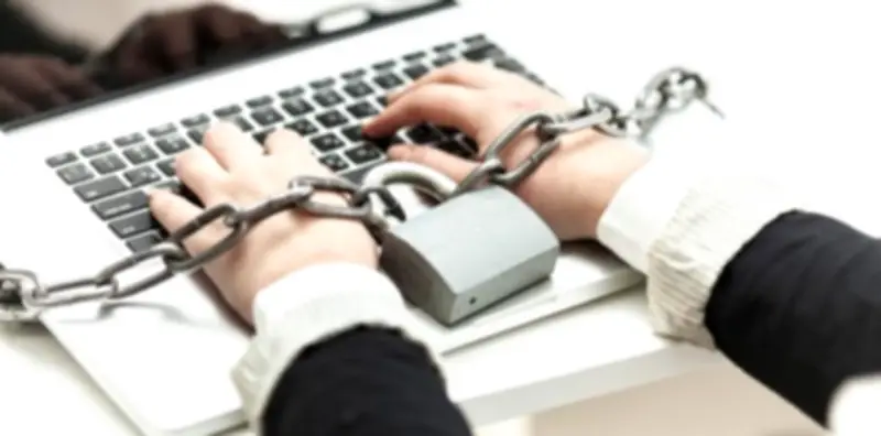 العبث بالمواقع الإلكترونية تحت طائلة العقاب.. كيف يحمي القانون الفضاء الرقمي؟