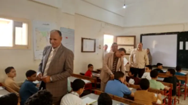 وكيل تعليم الدقهلية يتفقد امتحانات النقل بأجا في أجواء هادئة