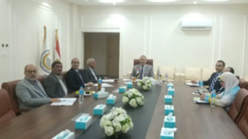لجنة الموارد البشرية بجامعة أسيوط الأهلية تعتمد تقارير تقويم الأداء للعاملين