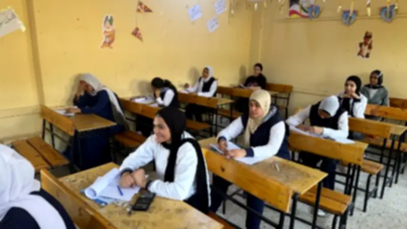 محافظ قنا يتفقد سير امتحانات النقل بمدرسة أنور السادات بنات