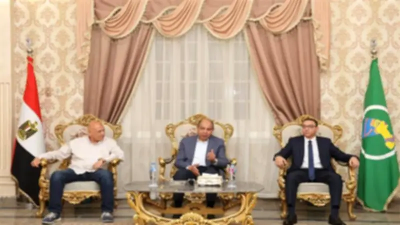 محافظ المنيا ونائب وزيرة الإسكان يتفقدان مشروعات المياه والصرف بقرى حياة كريمة
