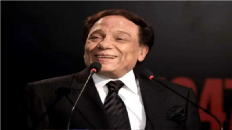 علاقة عادل إمام بوالده: أبعده عن السياسة ونصحه بالحب
