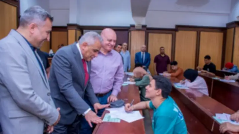 رئيس جامعة طنطا يتابع امتحانات البكالوريوس والدراسات العليا بكلية التربية
