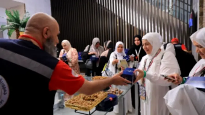 وزيرة التضامن تطمئن على صحة حجاج الجمعيات الأهلية في الأراضي المقدسة