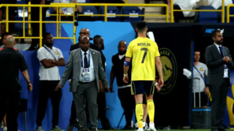 لغز رونالدو وأسطورة برشلونة: النصر في نفق مظلم بطول ربع قرن