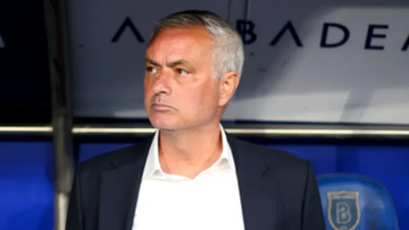 زيارة مورينيو القصيرة لبنفيكا تثير التكهنات حول عودته لريال مدريد