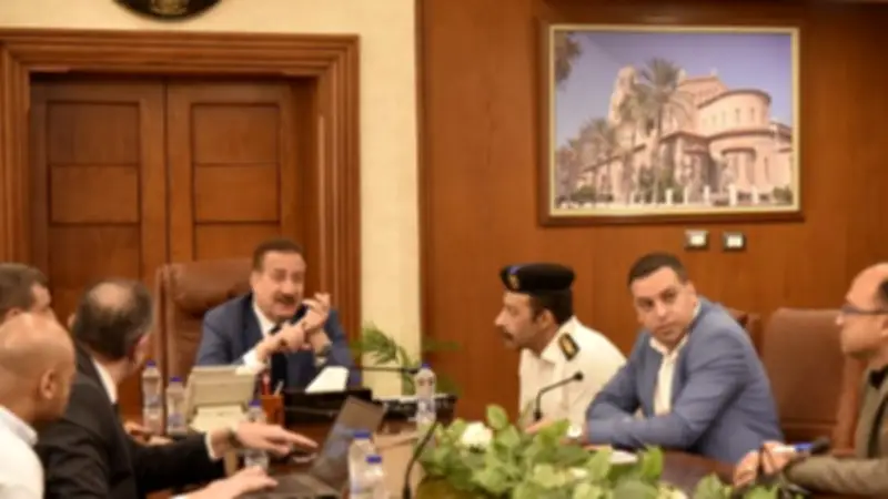 محافظ بورسعيد يبحث مقترحات تخطيط الشوارع وإقامة مهدئات سرعة