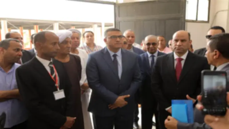 وزير العمل يسلم دعماً مالياً لأسر المتوفين وعقود عمل لذوي الهمم بقنا