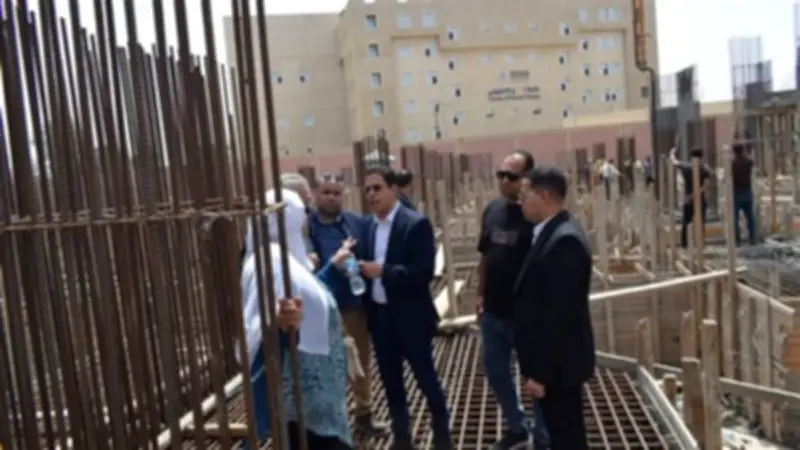 رئيس جامعة بنها يتفقد الأعمال الإنشائية بكليتي التربية النوعية والفنون التطبيقية