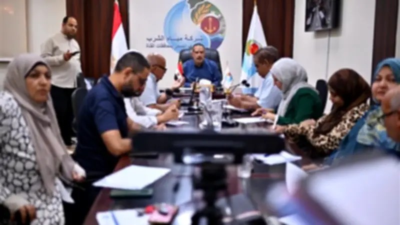 رئيس مياه القناة يتابع استعدادات الصيف ويوجه بحلول عاجلة لضعف المياه