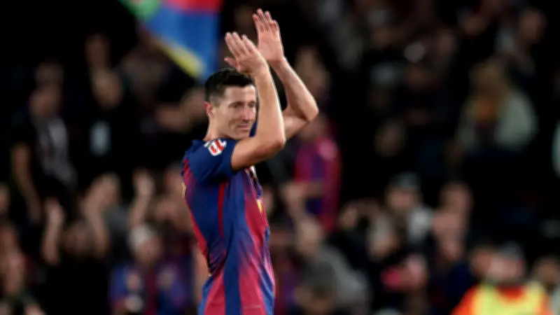 ليفاندوفسكي يودع برشلونة بالدموع في آخر مباراة على كامب نو