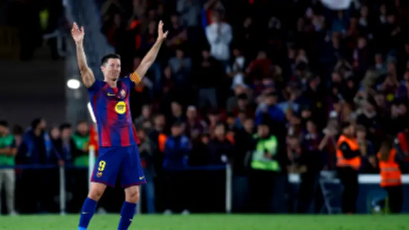 ليفاندوفسكي يودع جماهير برشلونة: شكراً على لحظات عظيمة ولن أنسى هتافاتكم باسمي