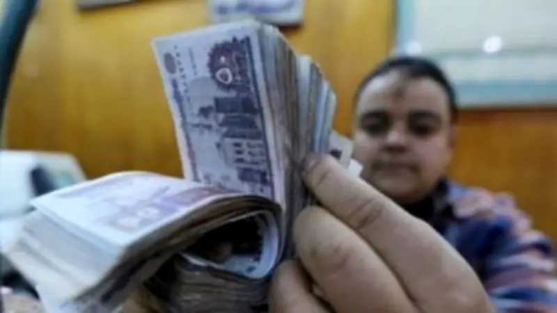 زيادة مالية وحافز وظيفي للحاصلين على الماجستير والدكتوراة وفقًا للقانون