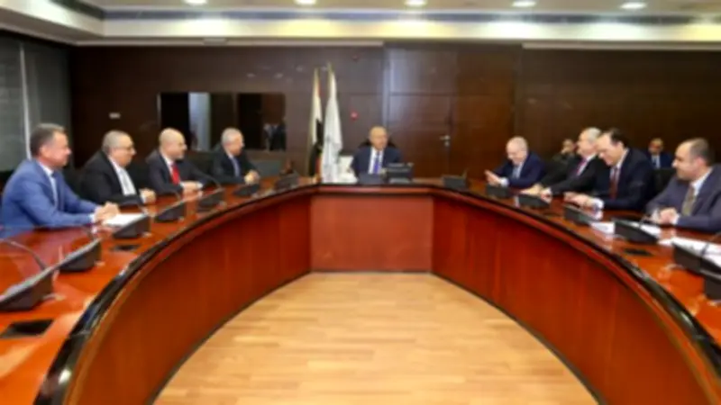 وزير النقل يشهد توقيع مذكرة تفاهم لمشروع الميناء الجاف ببرج العرب