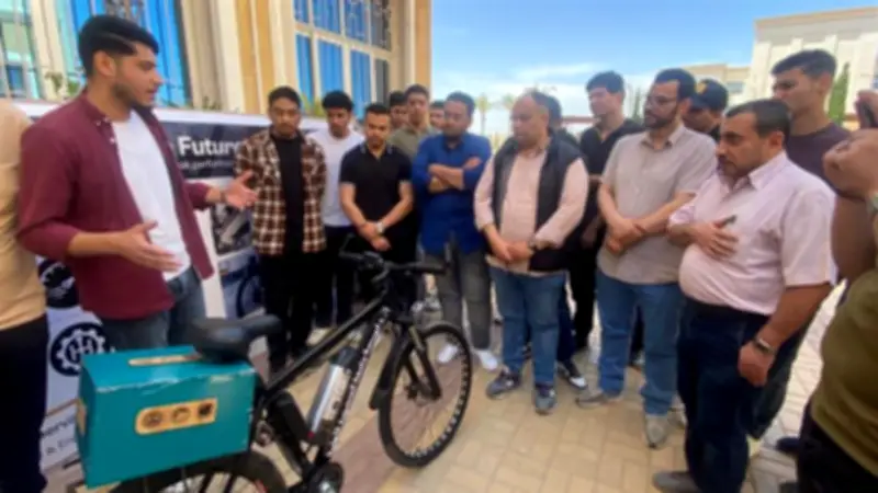 طلاب هندسة المنصورة الأهلية يصنعون دراجة كهربائية ذكية ذاتية الشحن