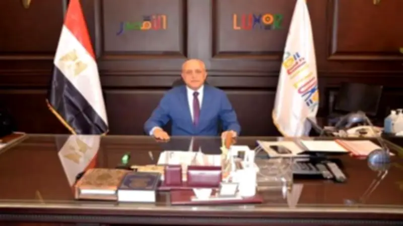 محافظ الأقصر يحظر تشغيل عمال النظافة وقت الذروة حفاظاً على سلامتهم