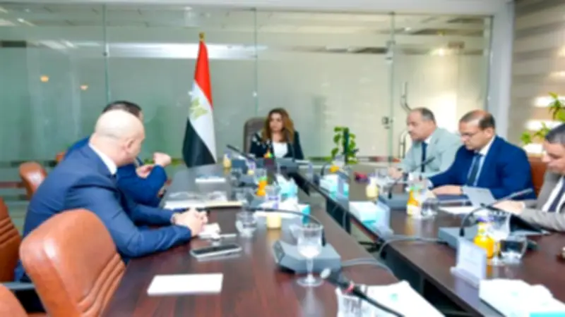 وزيرة التنمية المحلية تبحث تطوير النقل الجماعي بالمحافظات