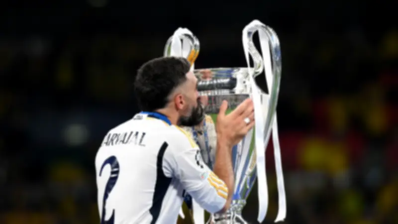 كارفاخال سادس قائد يغادر ريال مدريد في لعنة مستمرة