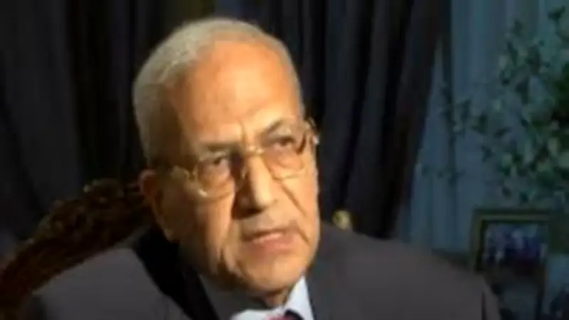 وزير الصحة يهنئ الدكتور محمد شريف مختار بجائزة الطبيب العربي للتميز والريادة