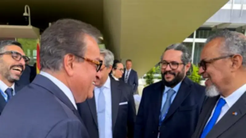 عبدالغفار يبحث مع مدير الصحة العالمية تعزيز التعاون الصحي المشترك