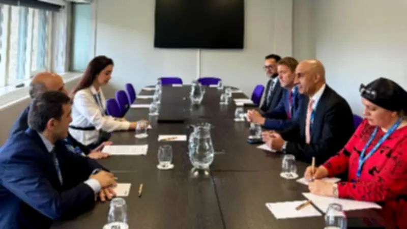 وزير العلم الأذربيجاني يشيد بتطوير مناهج العربية المصرية ويرحب بالتعاون مع مصر