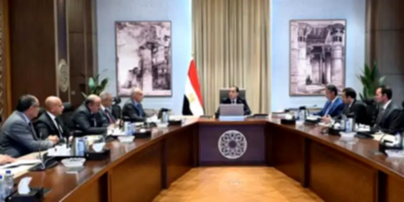 رئيس الوزراء يوجه بوضع تصور شامل وجدول زمني لتقييم مصانع السكر