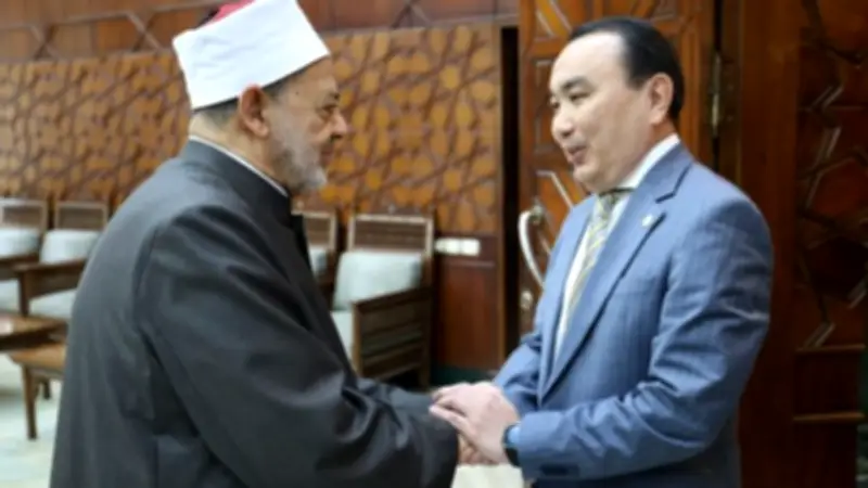 سفير كازاخستان لشيخ الأزهر: دراسة أبنائنا في جامعتكم شرف كبير