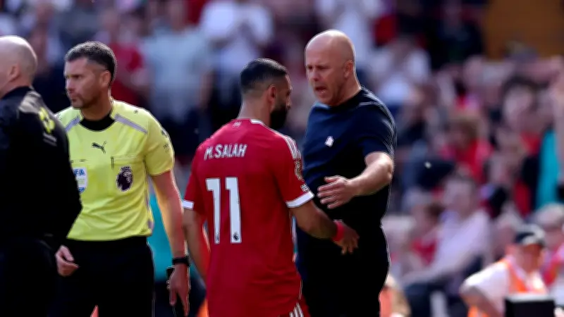 تمرد صامت في ليفربول.. أرنولد يدعم انتفاضة صلاح ضد سلوت