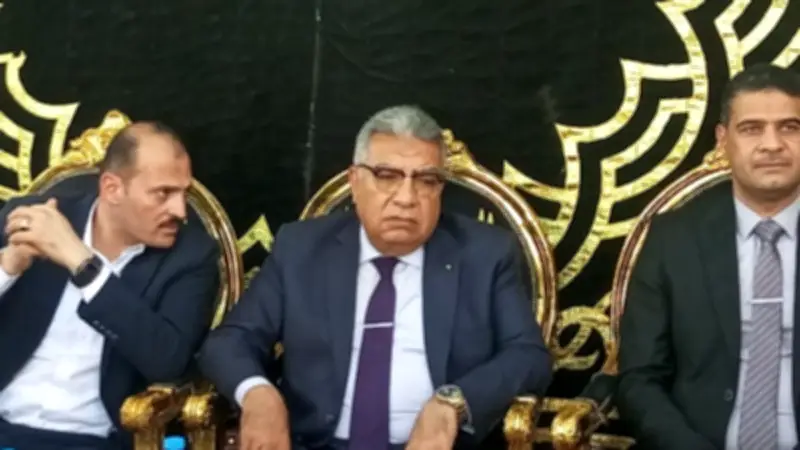 محافظ الدقهلية يقدم العزاء لأسر ضحايا حادث العوينات المروع