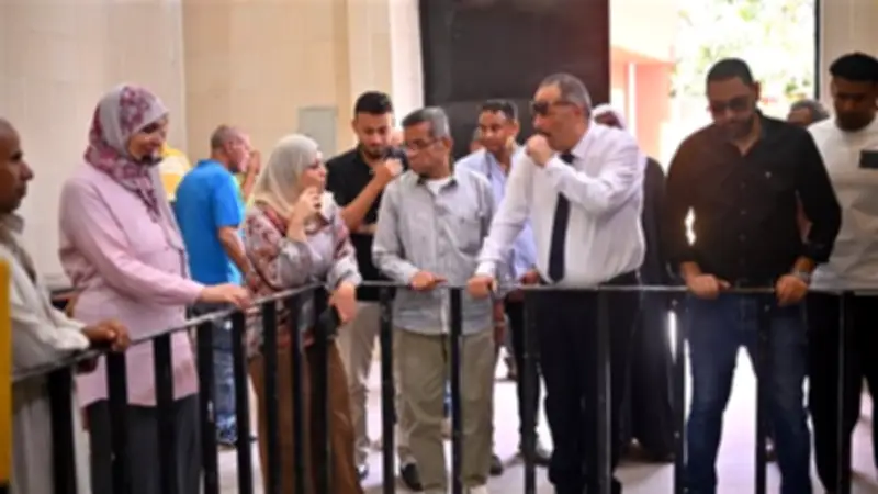 رئيس مياه القناة يتفقد مشروعات الصرف الصحي بقرية عين غصين في الإسماعيلية