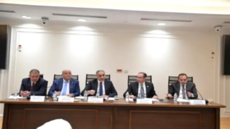 رئيس صحة النواب يطالب بإلزام مقدمي المحتوى الطبي بالإفصاح عن مؤهلاتهم