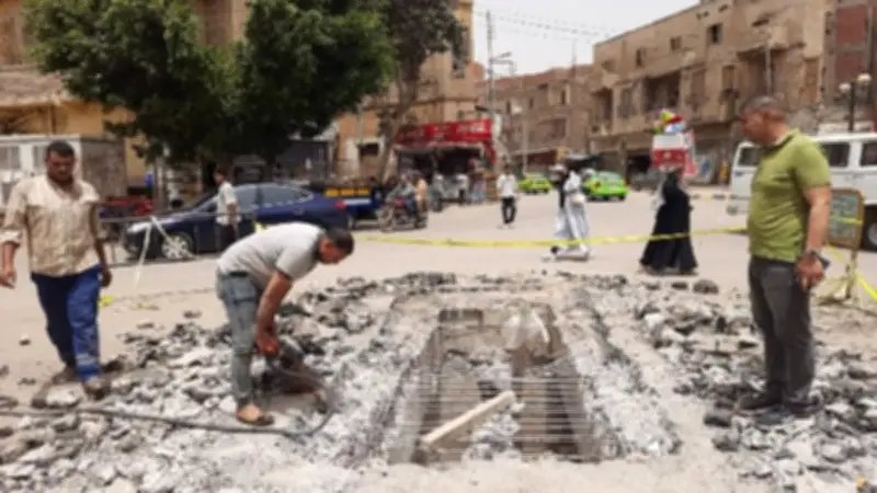 هبوط أرضي أمام محطة قطار منوف يثير القلق وتحرك عاجل للحل